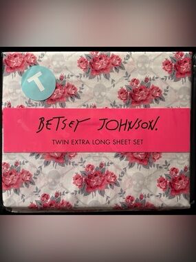 NWT•Betsey Johnson Pink Rose and Gray Skull Twin XL Sheet Set